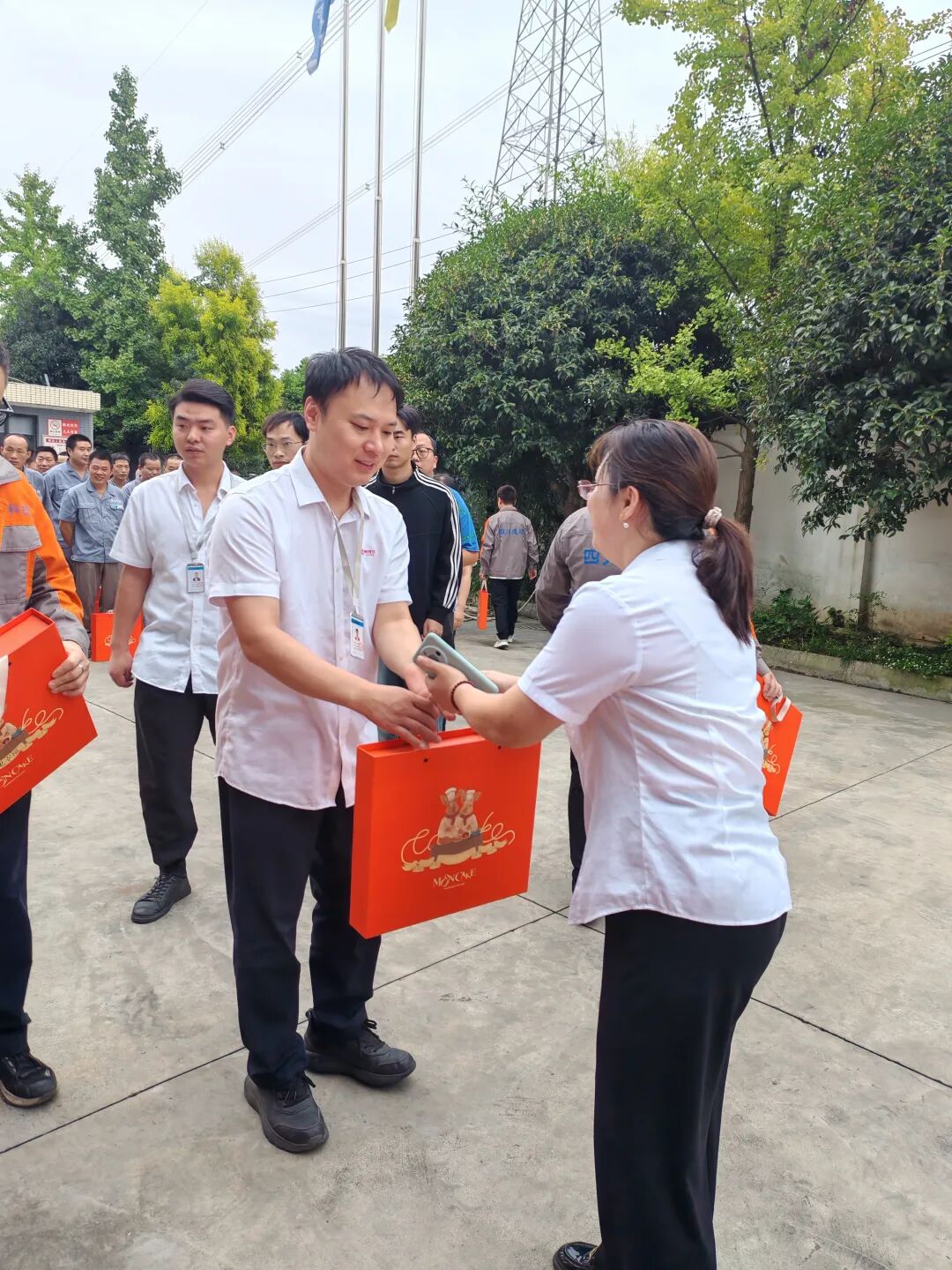 致“悦成功”全体家人的一封信：月满华诞，家国同庆；双节同贺，平安致悦