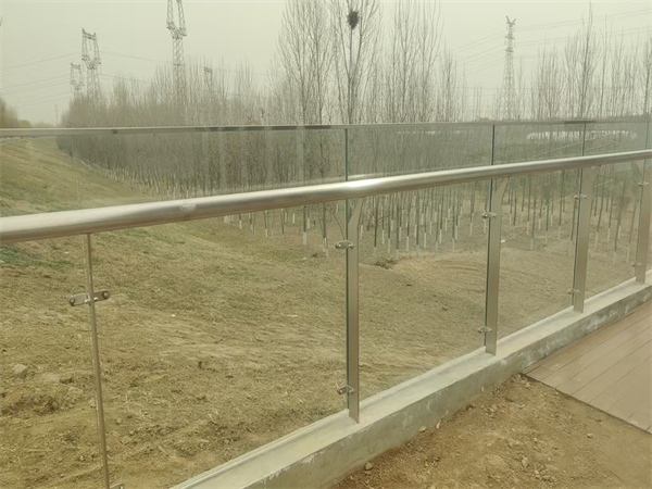 西安玻璃护栏厂家