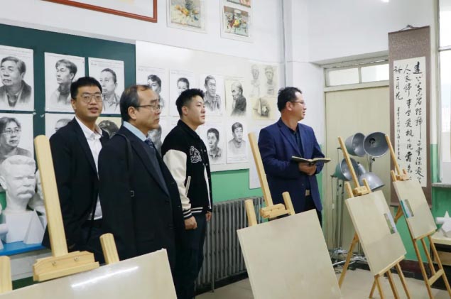 追光新..，鑄就新征程——榆中縣義務教育“新..學校”評估..組蒞臨蘭州衡文中學指導工作