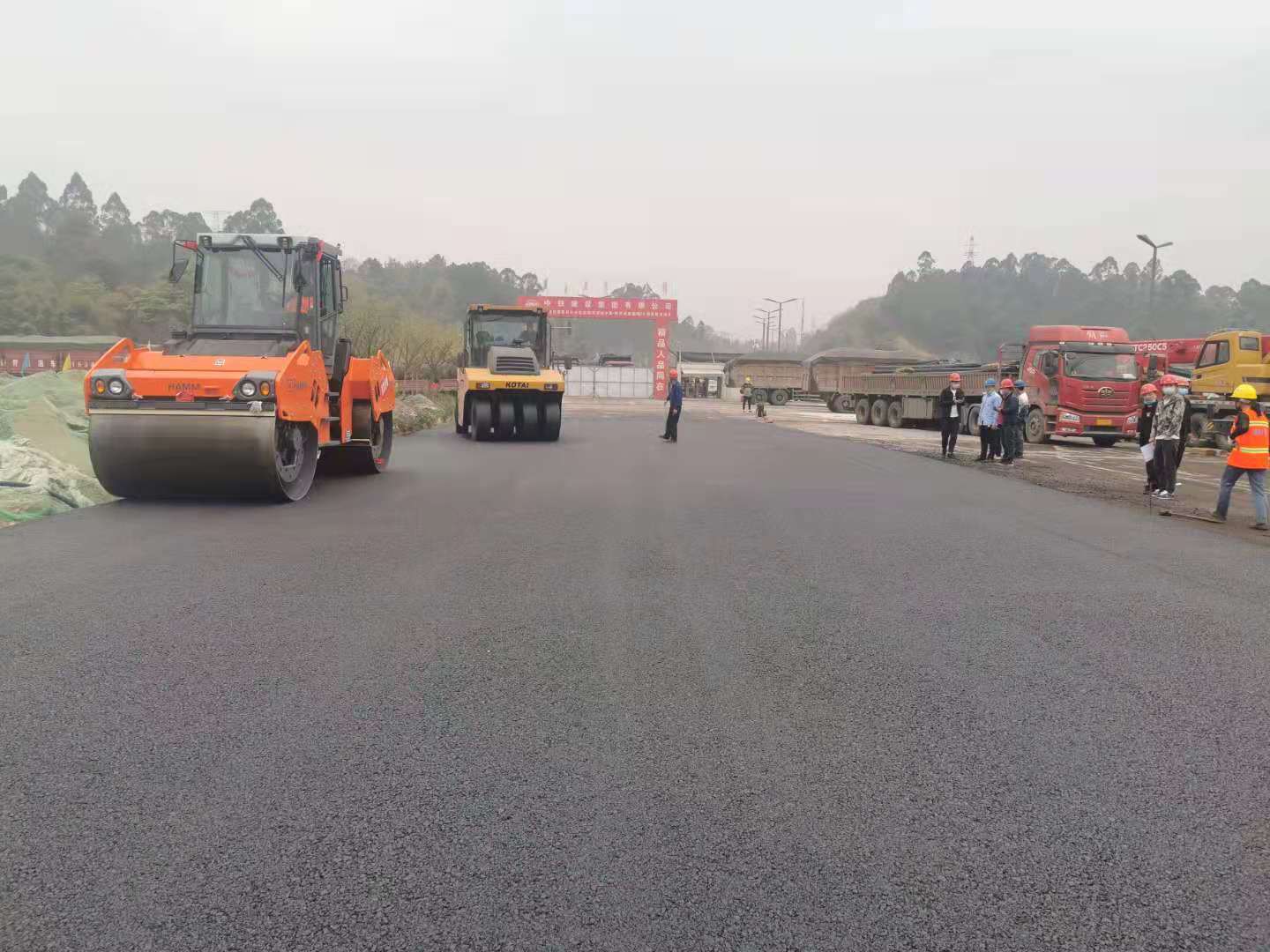 成都瀝青路面-中鐵建設(shè)集團(tuán)益州大道南延線瀝青路面施工