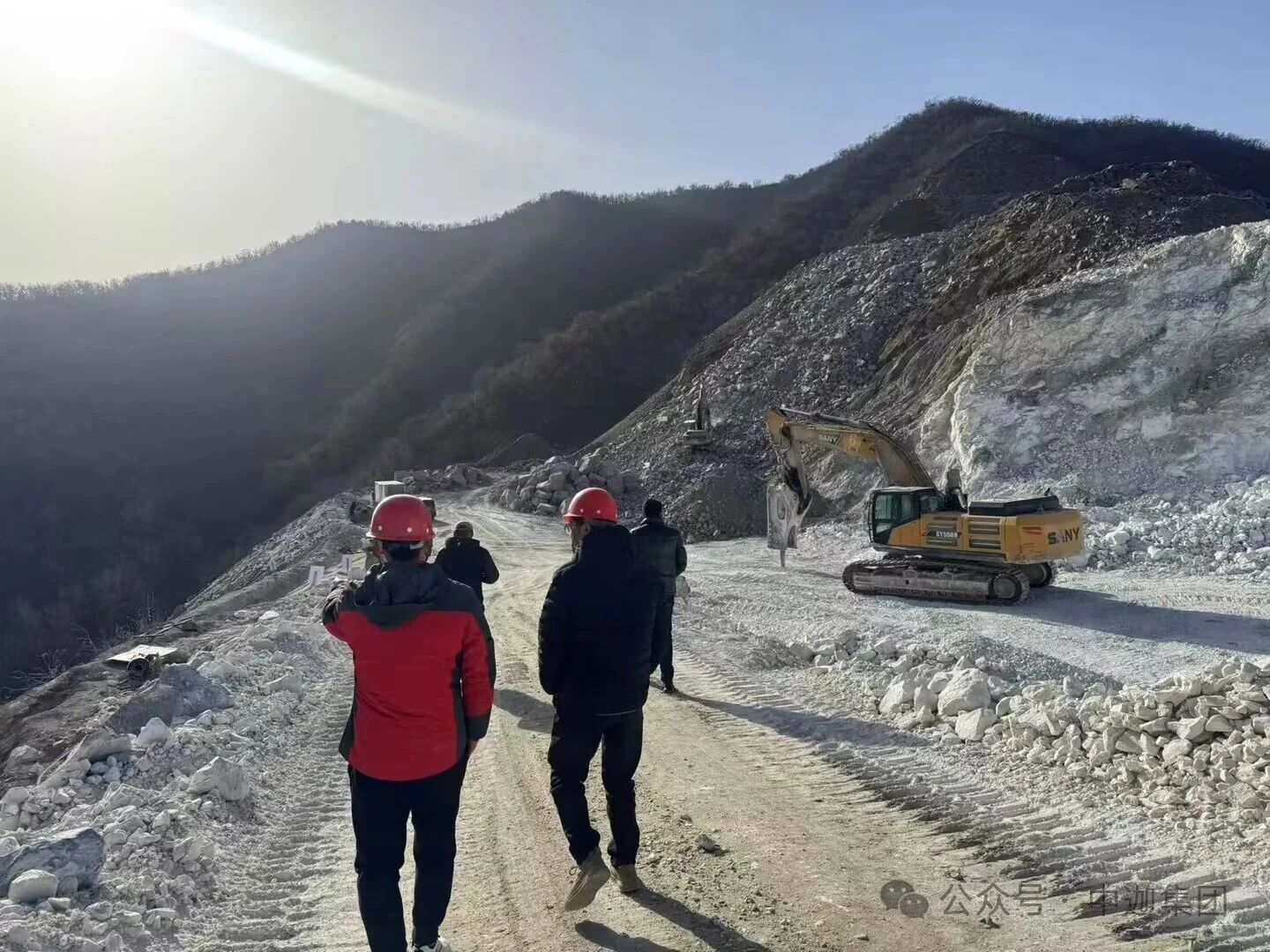 中迦集團(tuán)安全檢查、技術(shù)培訓(xùn)之河北業(yè)添礦業(yè)責(zé)任有限公司五道營(yíng)大理巖、脈石英巖露天開(kāi)采工程