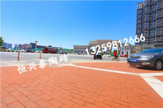 外事学院使用红色陶砖进行铺设