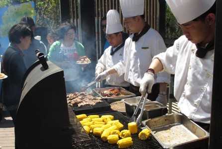 我们西安麦林餐饮负责的户外自助餐介绍