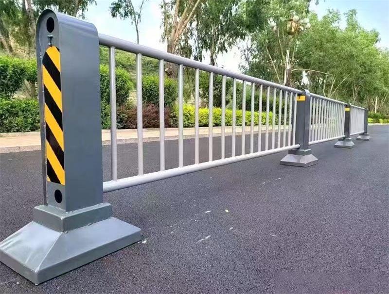 成都道路护栏厂家