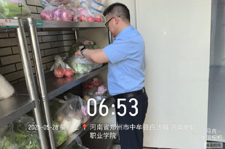 寻找you秀的你食堂里的 “掌灯人翟正强