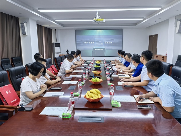 凌冬冬一行，应邀走进河南中联玻璃有限公司，考察交流学习
