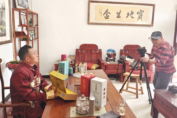 2024年4月15日，通许县非遗保护中心主任陈维采录传承人王广君。