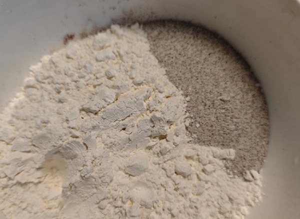 探索面粉的奥秘：黑小麦面粉VS全麦面粉