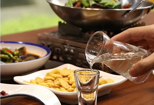 品味差异：白酒与啤酒的对比探索