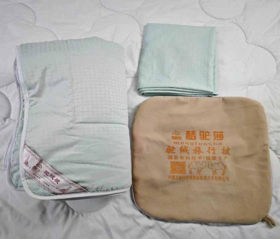 多功能可拆卸抱枕（驼绒）