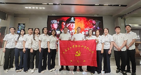 鑫荣餐饮亮相电影《荣耀》首映礼，共筑爱国拥军时代强音