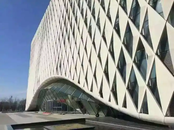 打造优美的外墙，铝单板定制不容错过！