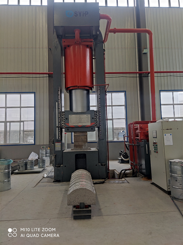 钢丝缠绕式海绵钛成型液压机