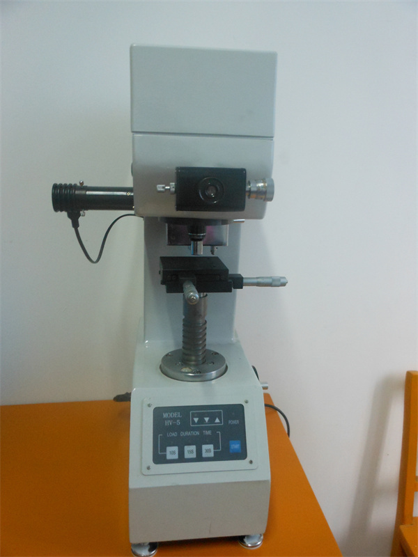 维氏硬度计